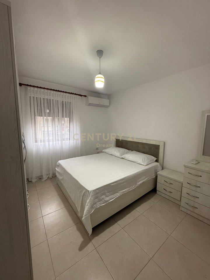 Jepet me qira apartament 2+1 ne zonen e Oxhakut !!!