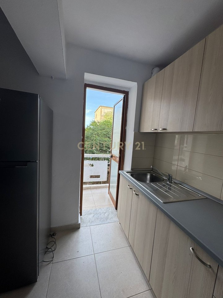 Jepet me qira apartament 2+1 ne zonen e Oxhakut !!!