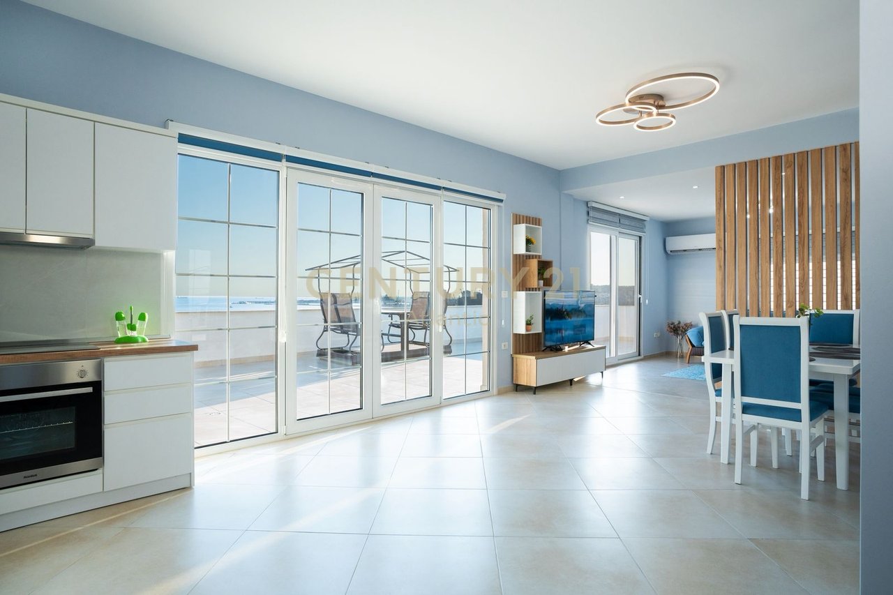 APARTAMENT 3+1+2T ME VERANDË 160 m² – PLAZH, DURRËS