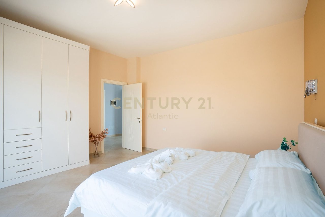 APARTAMENT 3+1+2T ME VERANDË 160 m² – PLAZH, DURRËS