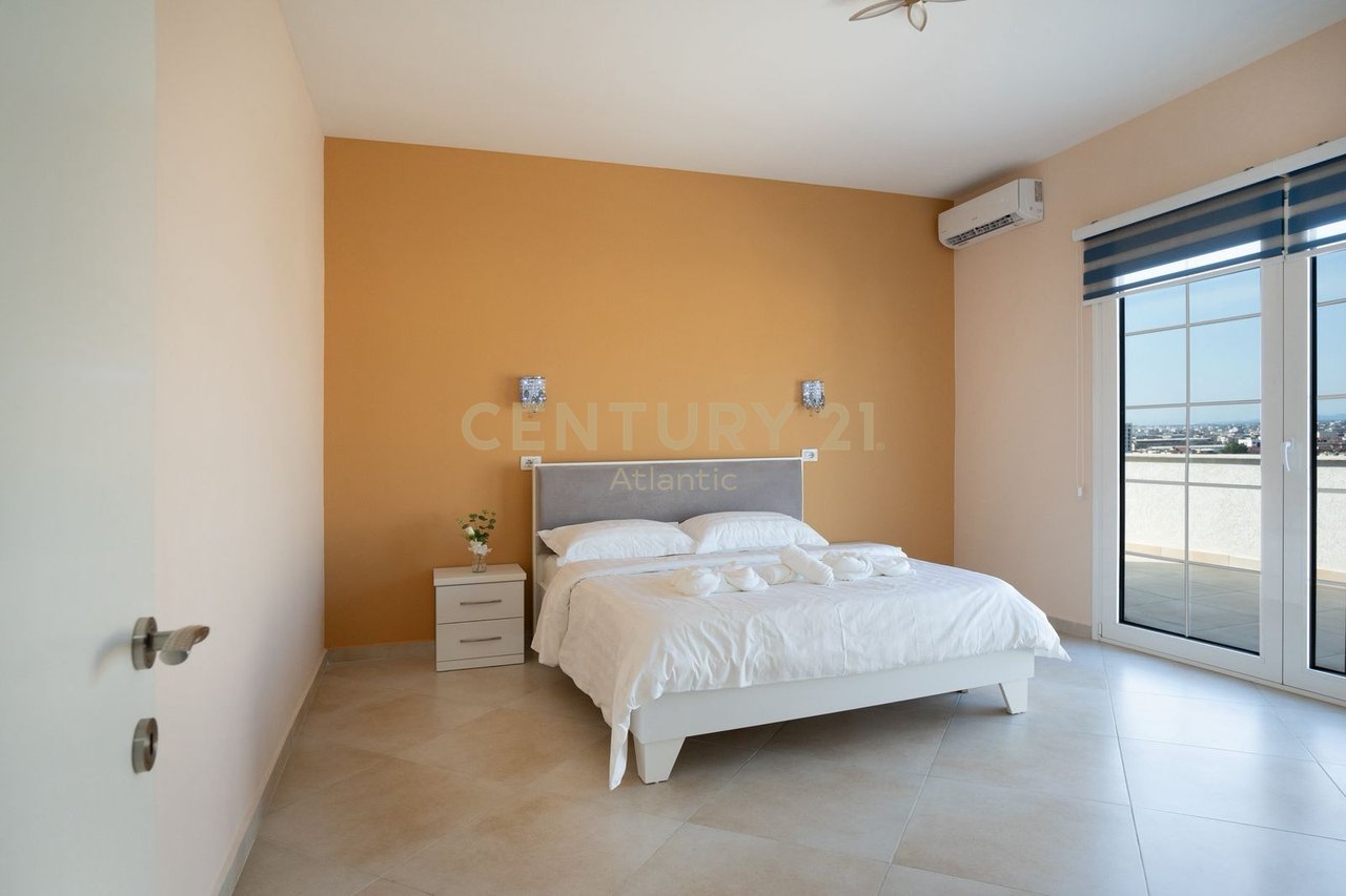 APARTAMENT 3+1+2T ME VERANDË 160 m² – PLAZH, DURRËS