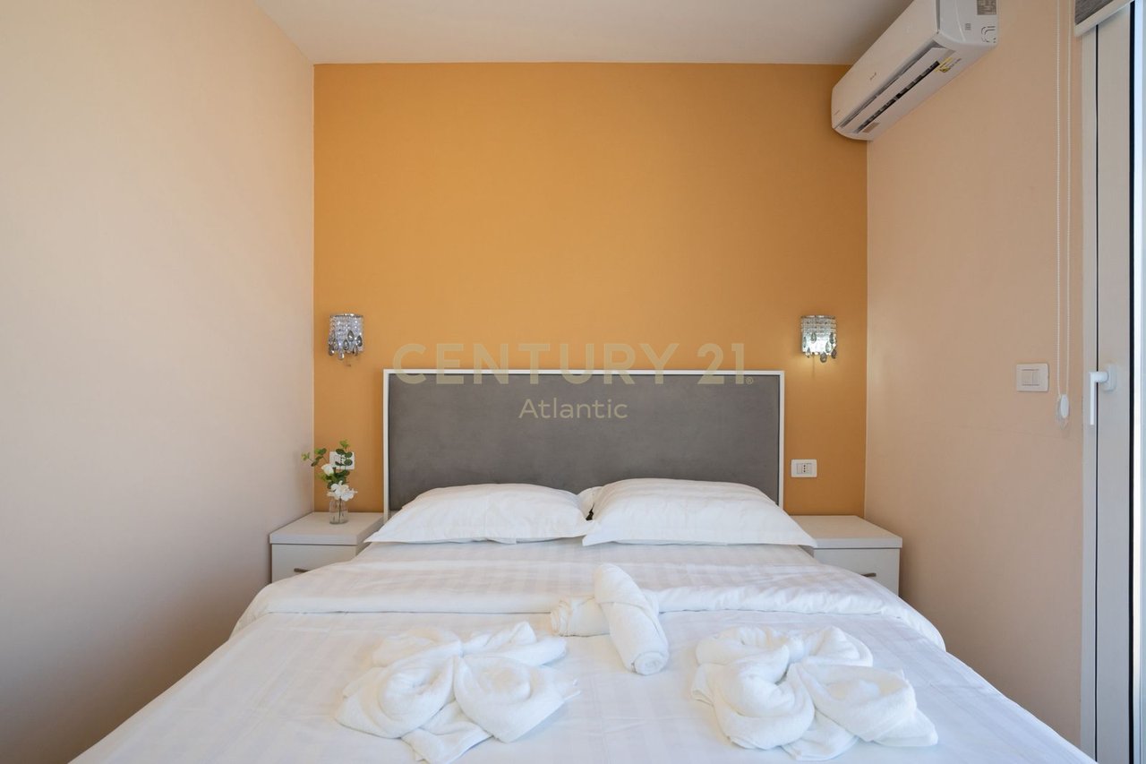 APARTAMENT 3+1+2T ME VERANDË 160 m² – PLAZH, DURRËS