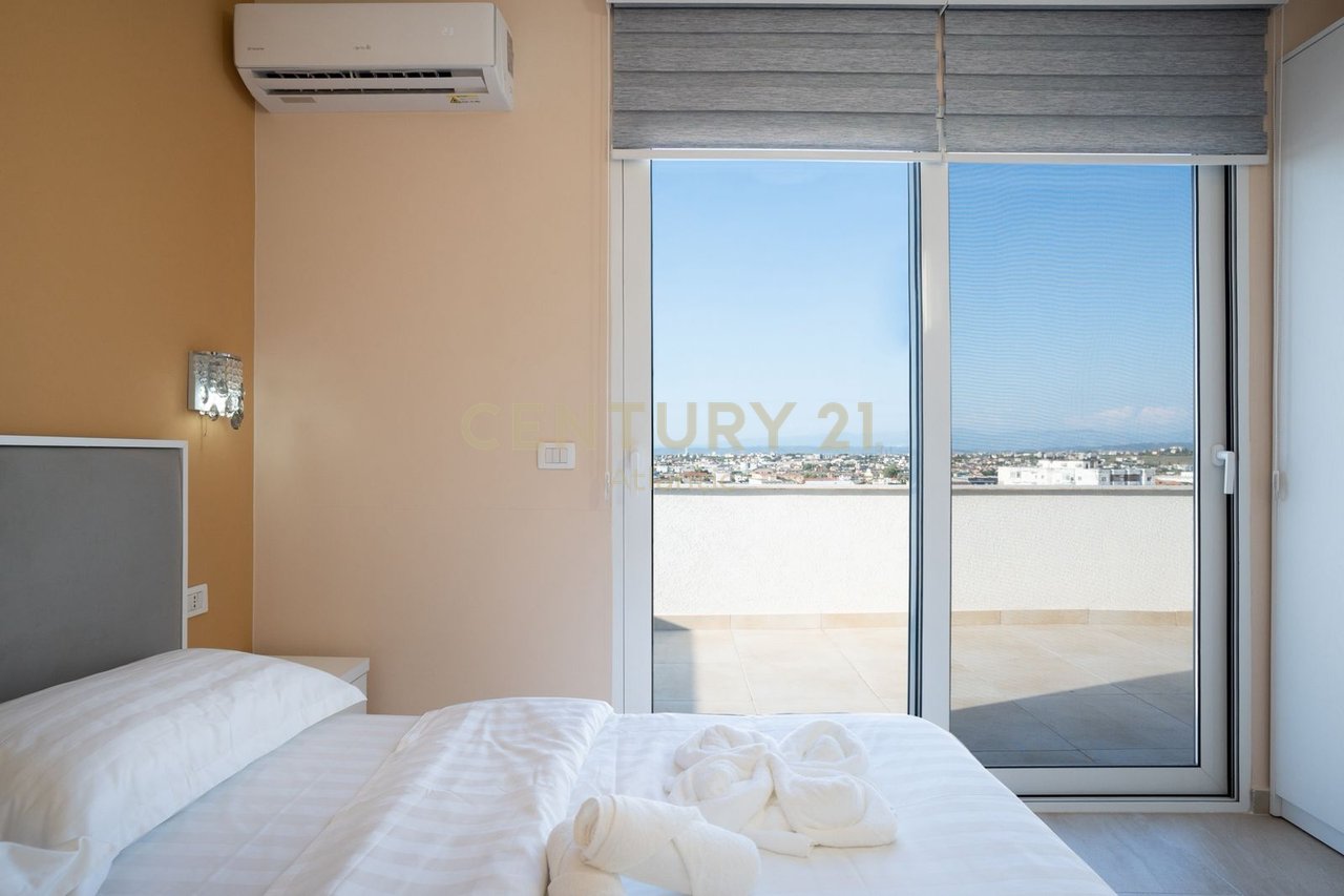 APARTAMENT 3+1+2T ME VERANDË 160 m² – PLAZH, DURRËS