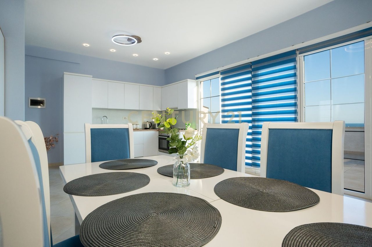 APARTAMENT 3+1+2T ME VERANDË 160 m² – PLAZH, DURRËS