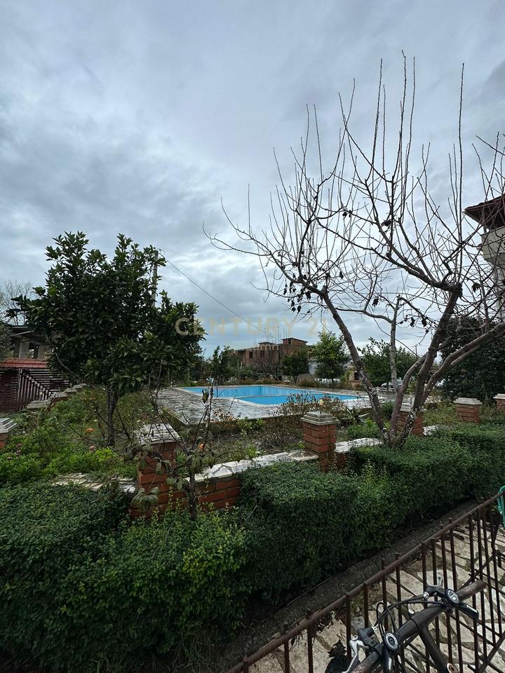 Vilë  Në Shitje në Durrës, Sektori Rinia - 320,000€ | 500 m²