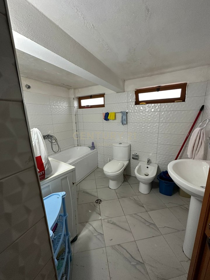 Vilë  Në Shitje në Durrës, Sektori Rinia - 320,000€ | 500 m²