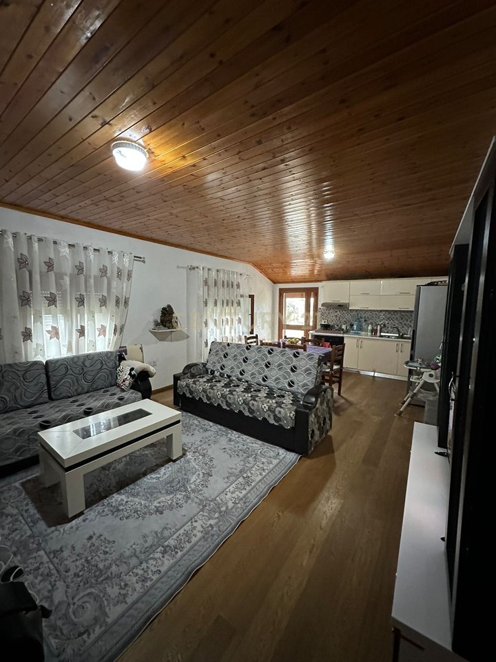 Vilë  Në Shitje në Durrës, Sektori Rinia - 320,000€ | 500 m²