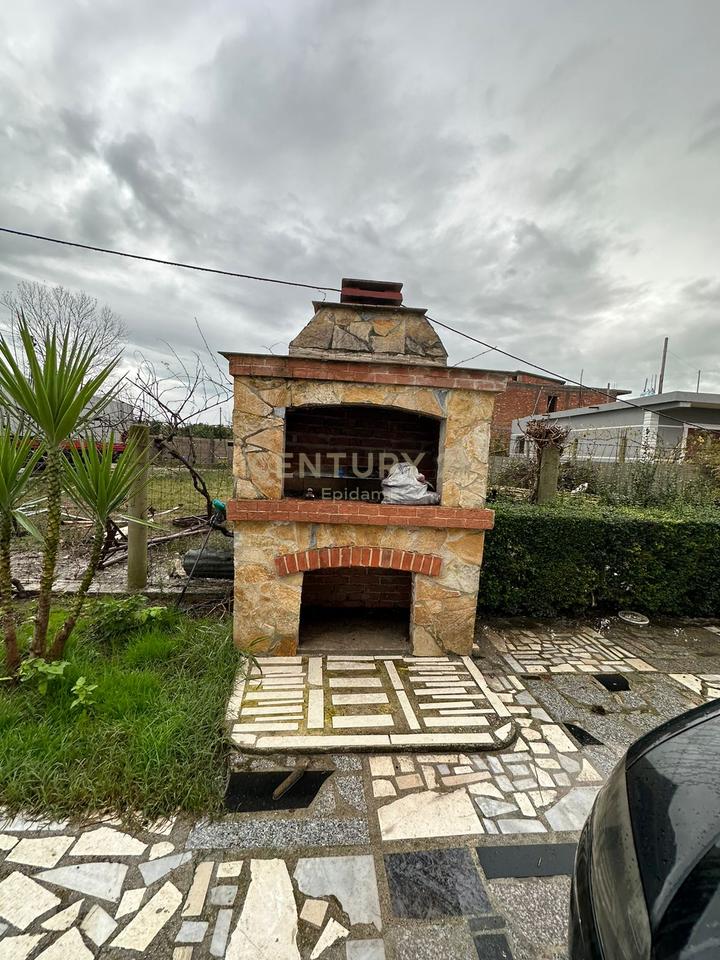 Vilë  Në Shitje në Durrës, Sektori Rinia - 320,000€ | 500 m²