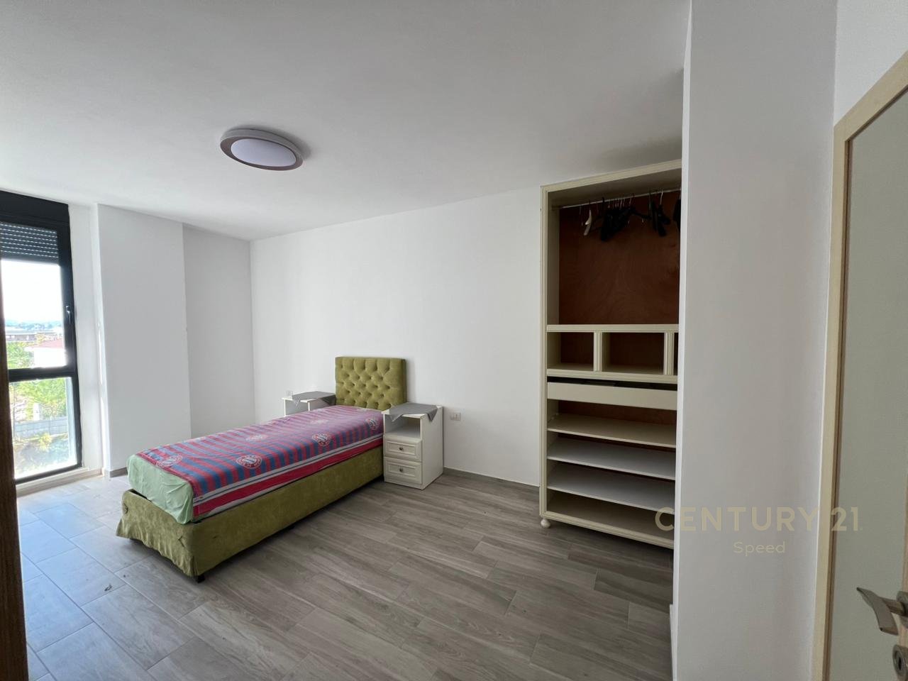Apartament 1+1 ne rrugen 5 Maji per qira!
