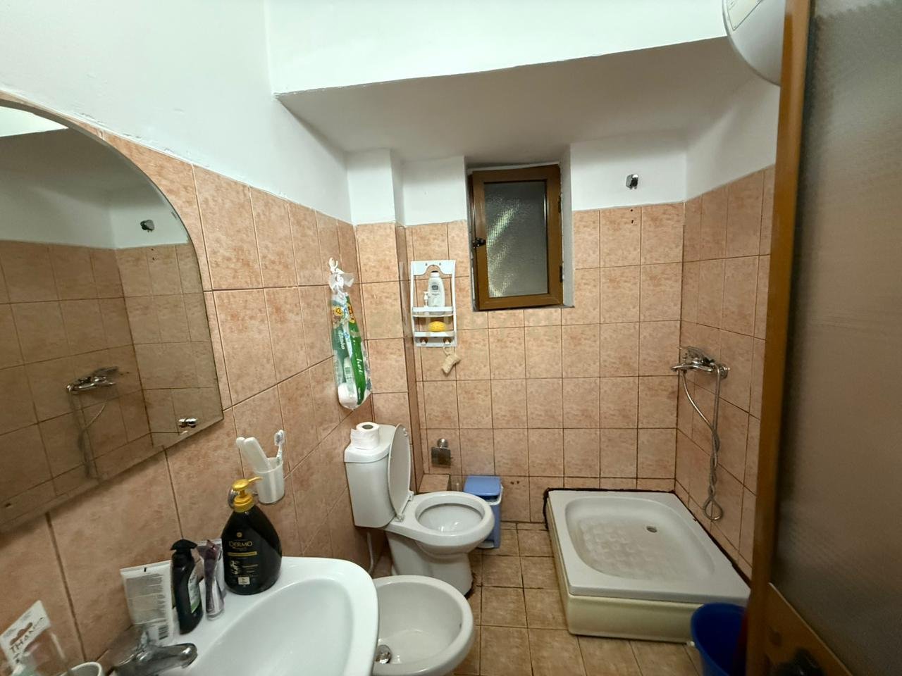 Shitet Apartament 1+1 te Mine Peza!
