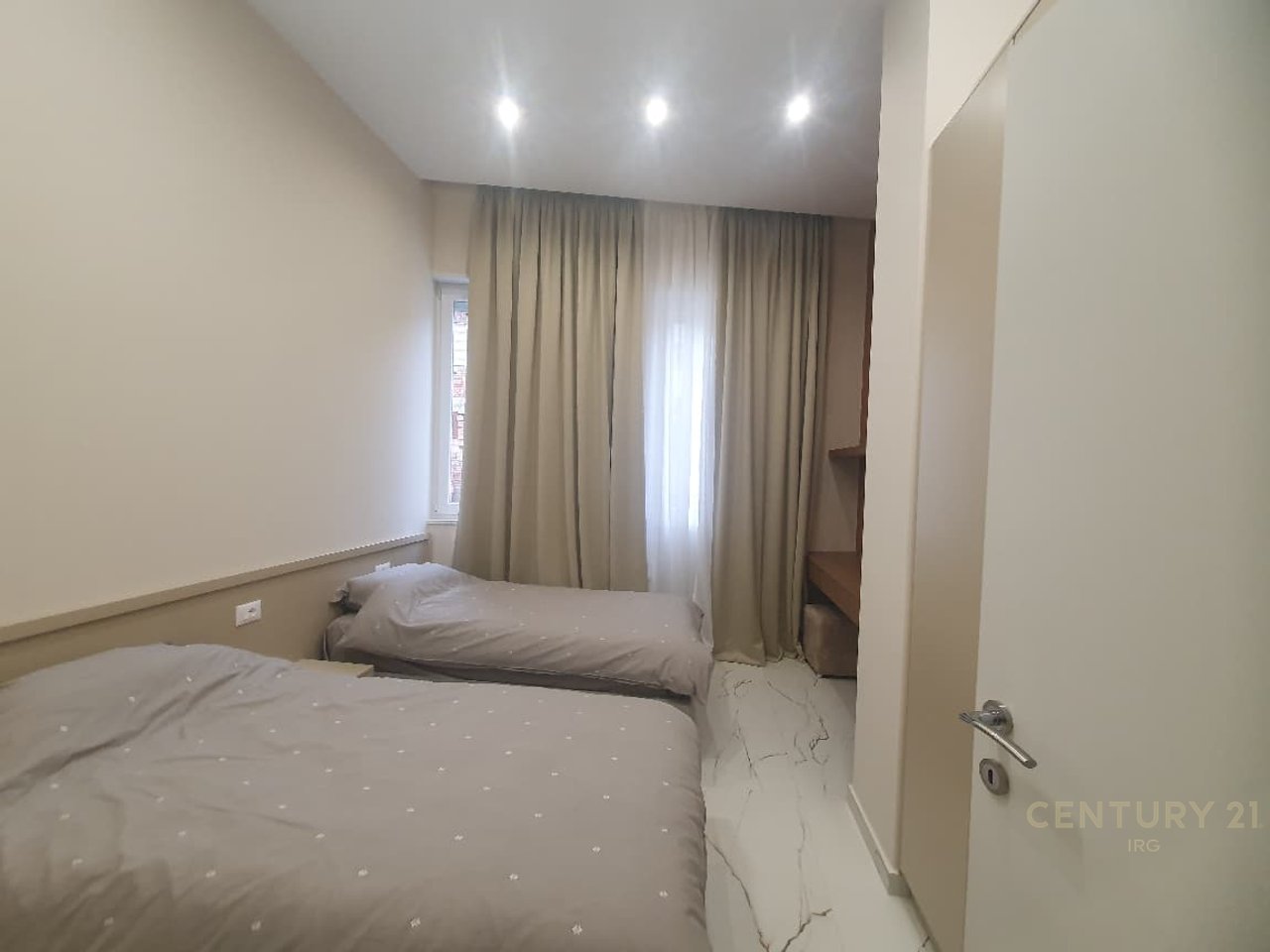 APARTAMENT 2+1 PER QIRA TE 'DONIKA CENTER'!