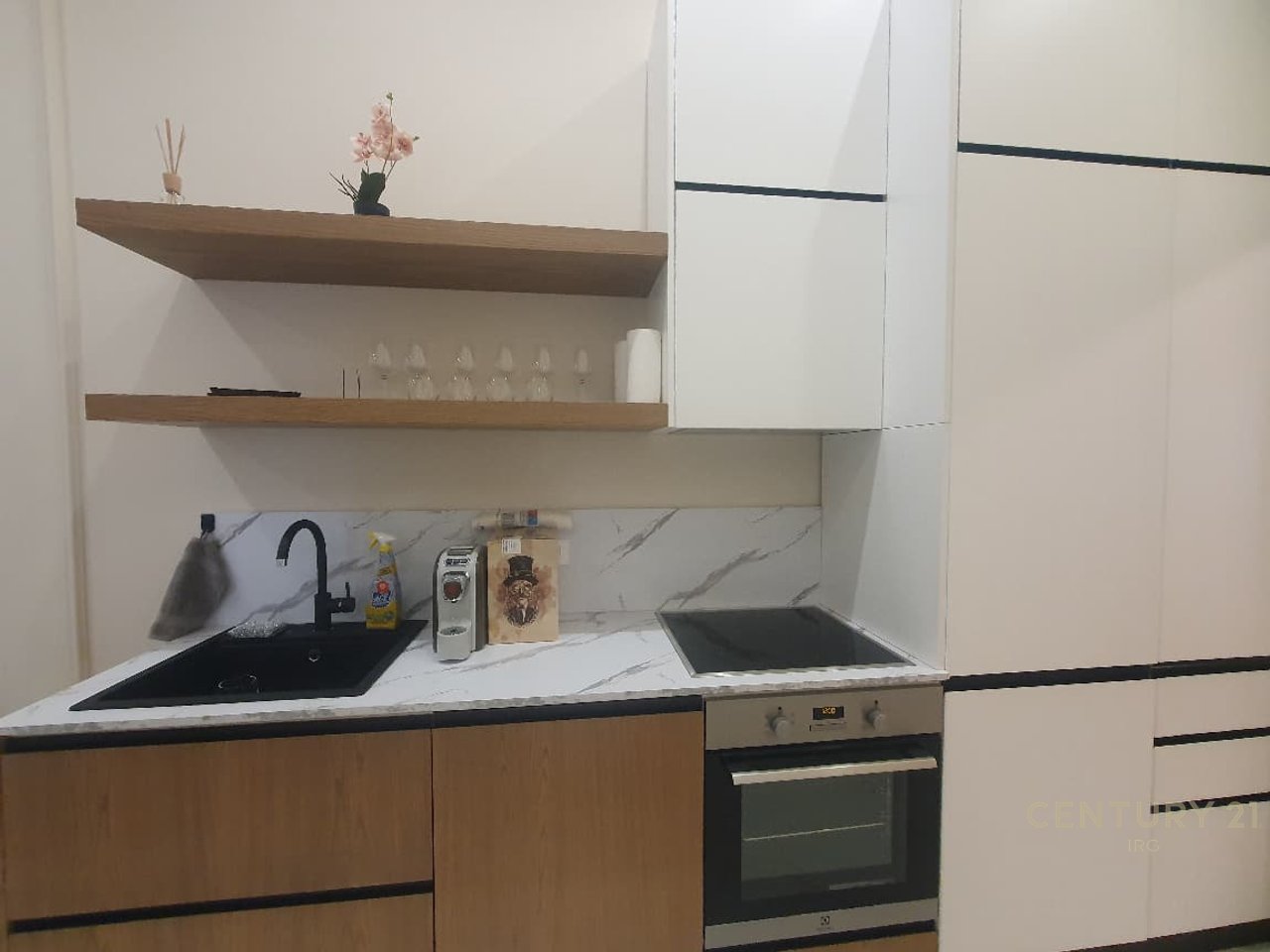 APARTAMENT 2+1 PER QIRA TE 'DONIKA CENTER'!
