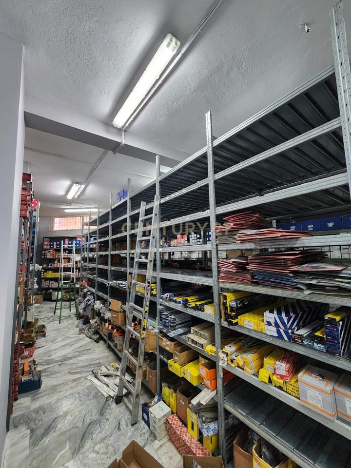 Ambjent biznesi për shitje, në Rrugën Kryesore Dritan Hoxha, Laprakë - 187 m²