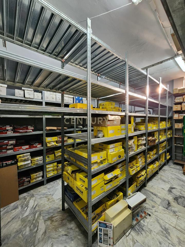 Ambjent biznesi për shitje, në Rrugën Kryesore Dritan Hoxha, Laprakë - 187 m²