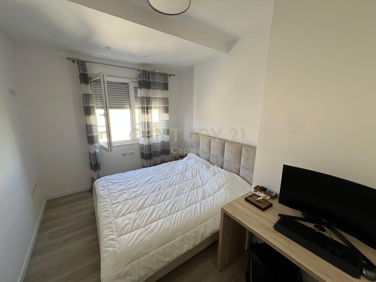 Apartament 3+1+2+Post Parkimi Me Qera në një rezidencë pranë TEG