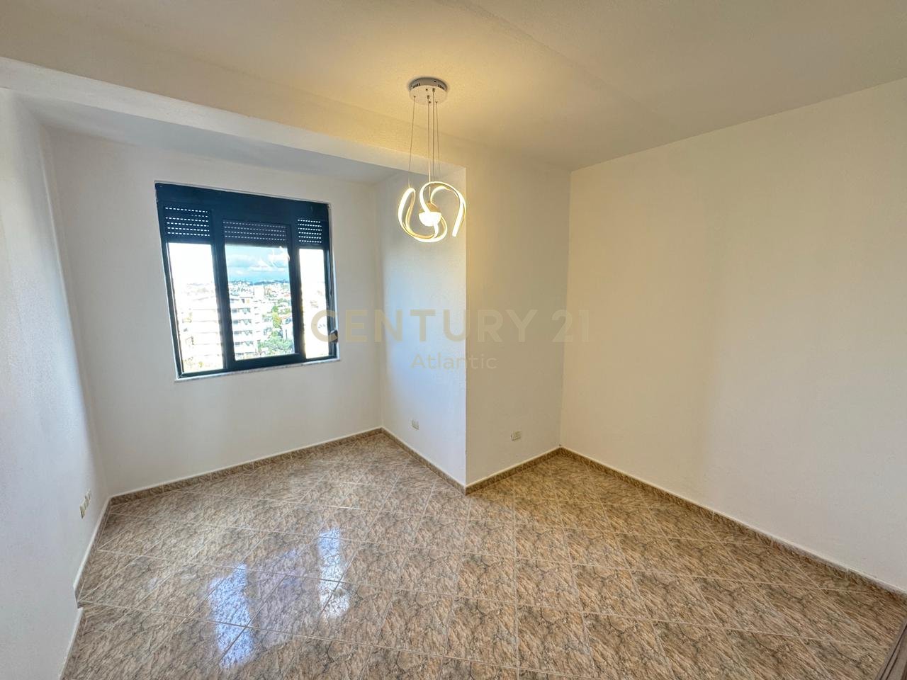 Appartamento 2+1 in vendita a Beach Railway, Durrës