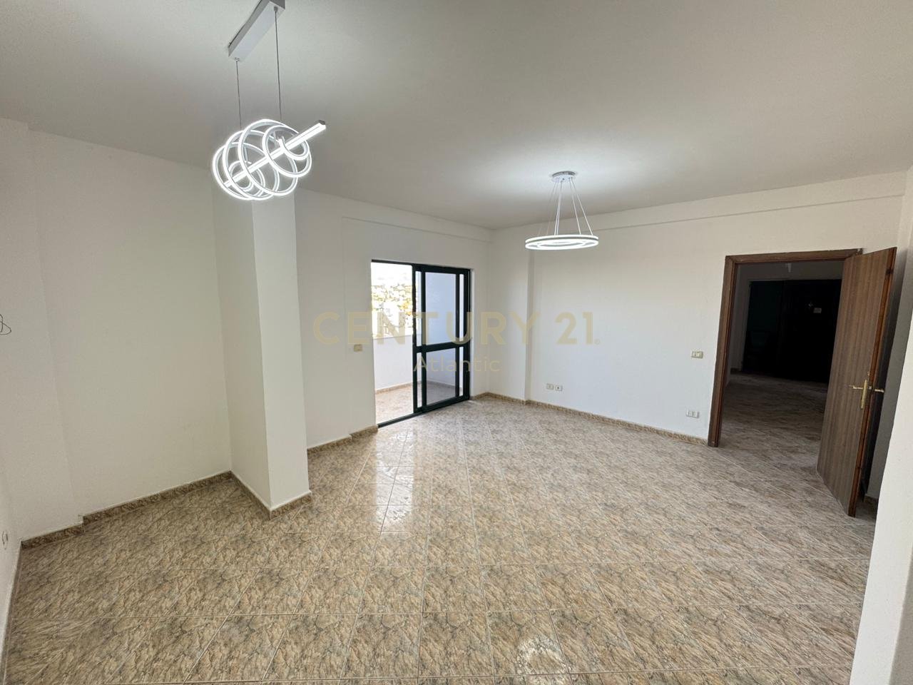 Appartamento 2+1 in vendita a Beach Railway, Durrës