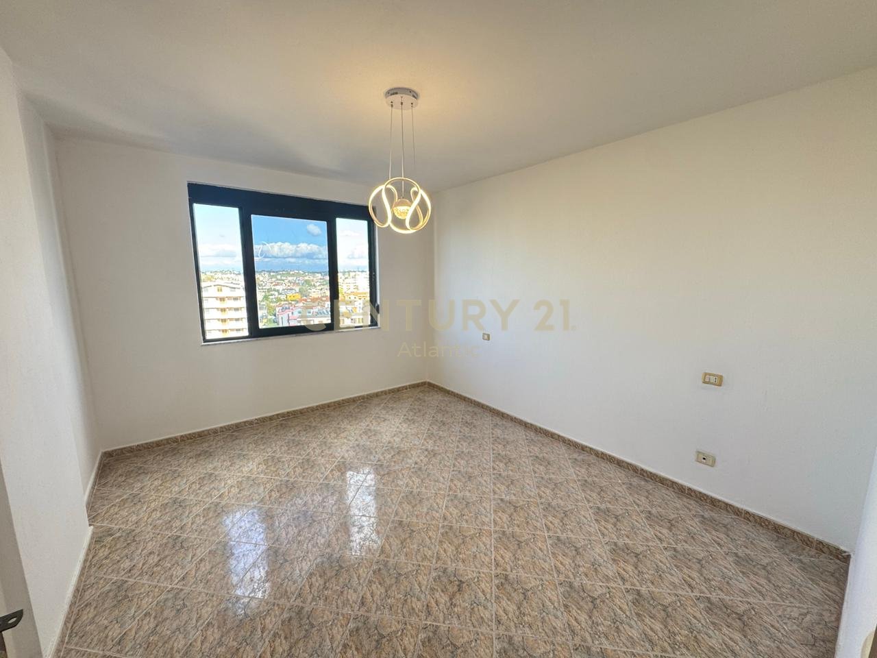 Appartamento 2+1 in vendita a Beach Railway, Durrës