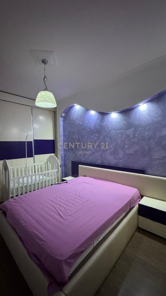 Jepet me Qera Apartament 2+1+2+Garazh i Mbyllur tek Fresku, Tiranë