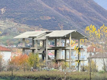 NDRTESË INVESTIMI + TOKË 700 m² NË BUÇIMAS!!!!!