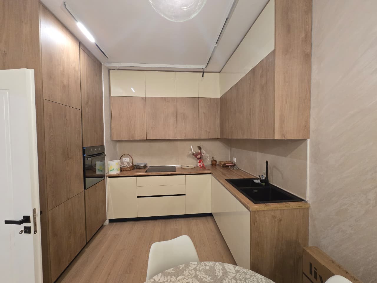 APARTAMENT MODERN PER QERA TEK  GALERIA (ISH KINEMA 17-NENTORI)