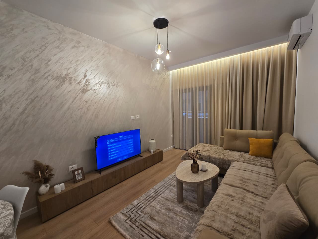 APARTAMENT MODERN PER QERA TEK  GALERIA (ISH KINEMA 17-NENTORI)