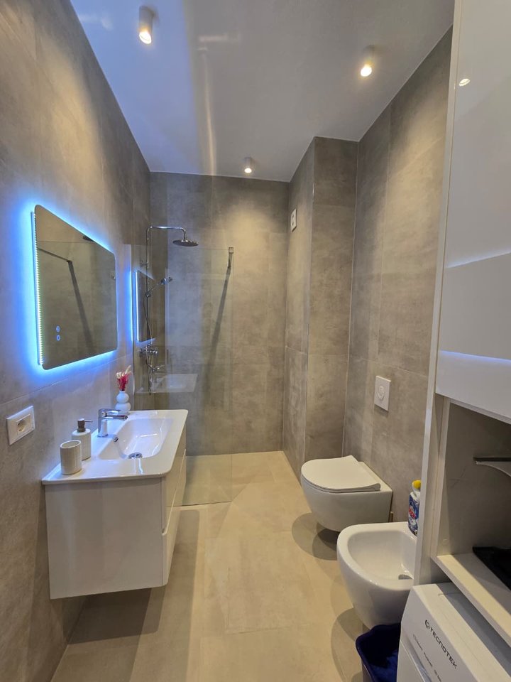 APARTAMENT MODERN PER QERA TEK  GALERIA (ISH KINEMA 17-NENTORI)