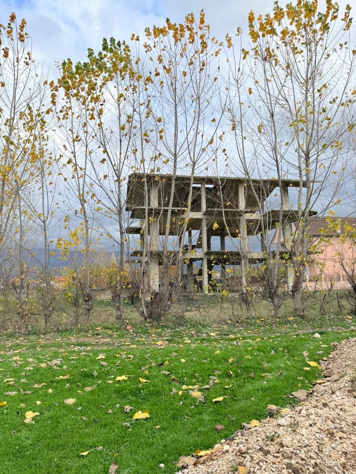 NDRTESË INVESTIMI + TOKË 700 m² NË BUÇIMAS!!!!!