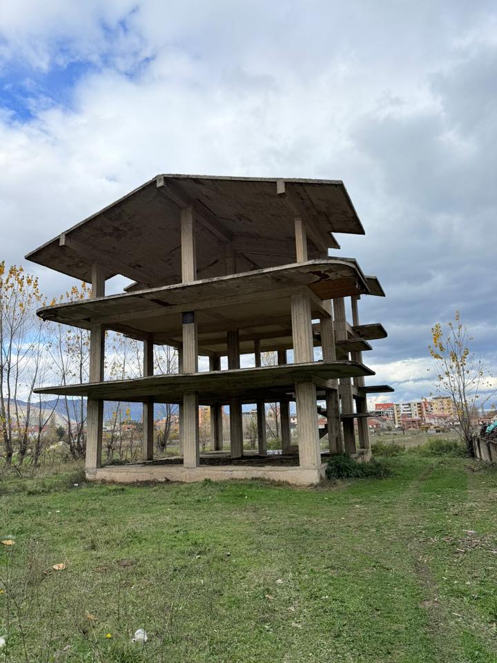 NDRTESË INVESTIMI + TOKË 700 m² NË BUÇIMAS!!!!!