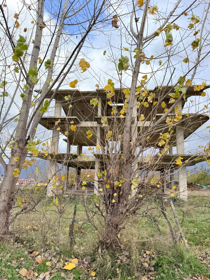 NDRTESË INVESTIMI + TOKË 700 m² NË BUÇIMAS!!!!!