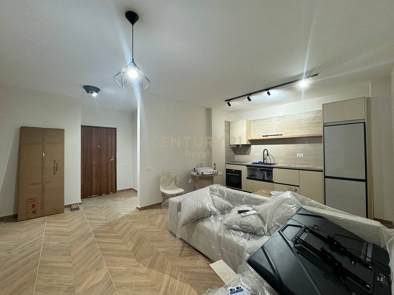 Shesim apartament 1+1 te sapo investuar ne plazh Durres prane hotel Zanzi