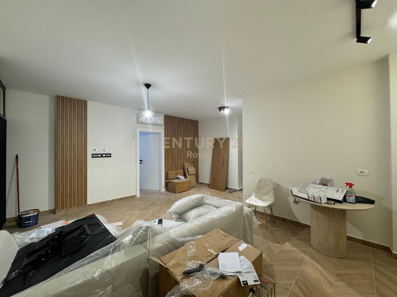 Shesim apartament 1+1 te sapo investuar ne plazh Durres prane hotel Zanzi