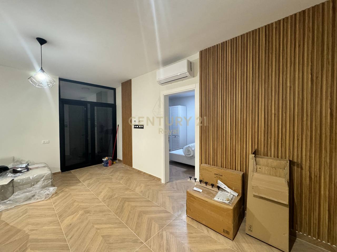 Shesim apartament 1+1 te sapo investuar ne plazh Durres prane hotel Zanzi