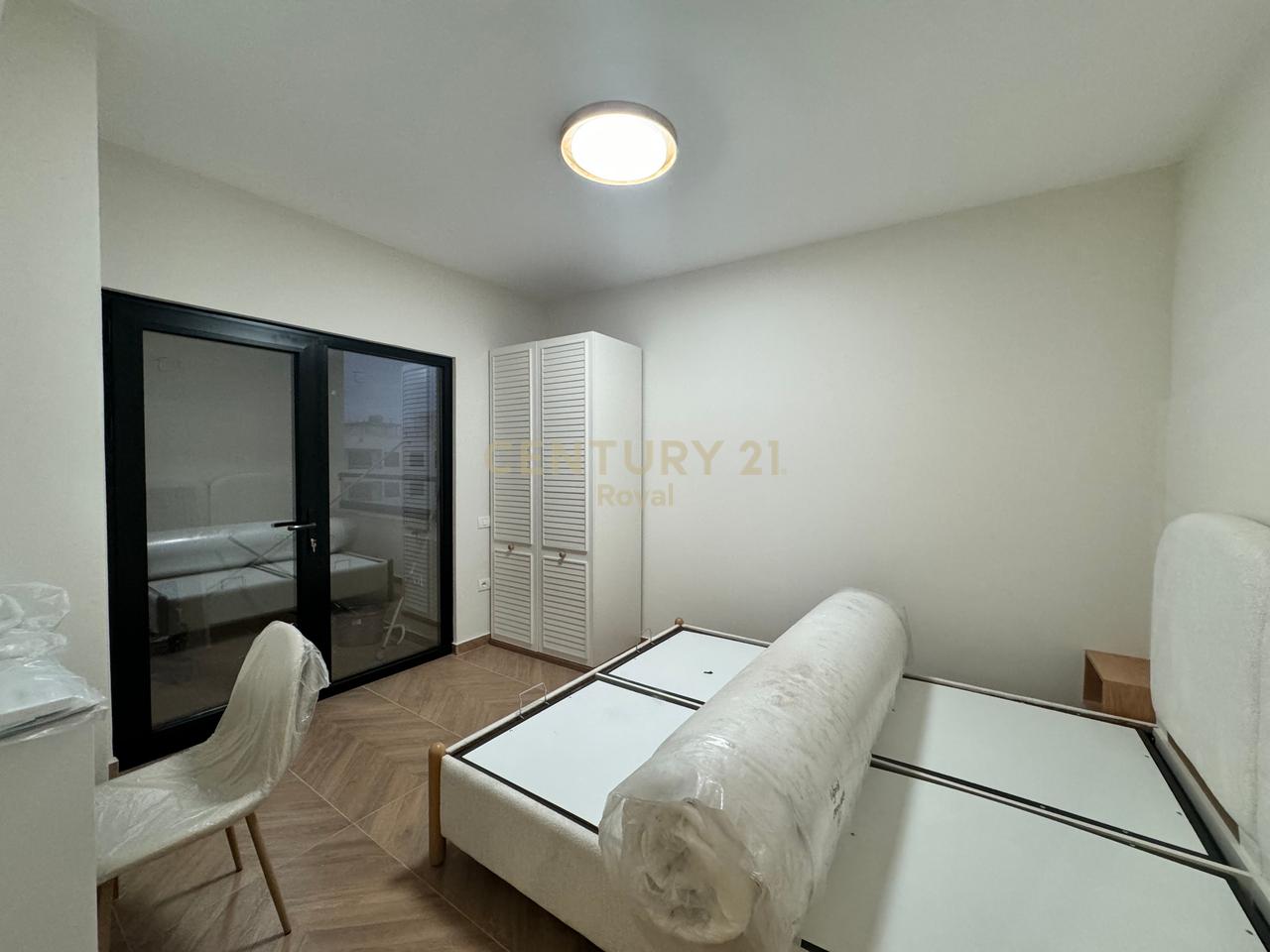 Shesim apartament 1+1 te sapo investuar ne plazh Durres prane hotel Zanzi