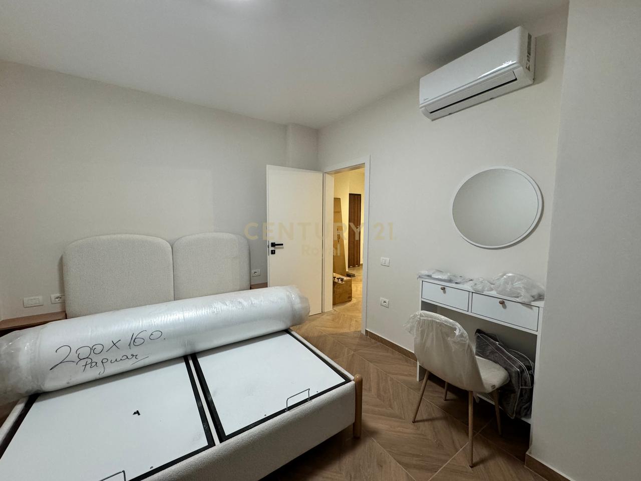 Shesim apartament 1+1 te sapo investuar ne plazh Durres prane hotel Zanzi