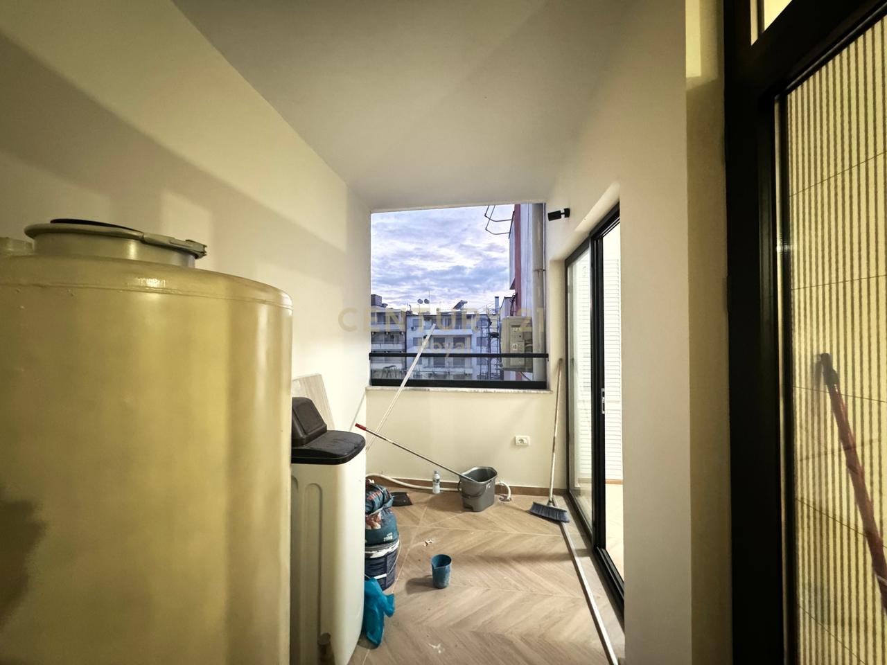 Shesim apartament 1+1 te sapo investuar ne plazh Durres prane hotel Zanzi