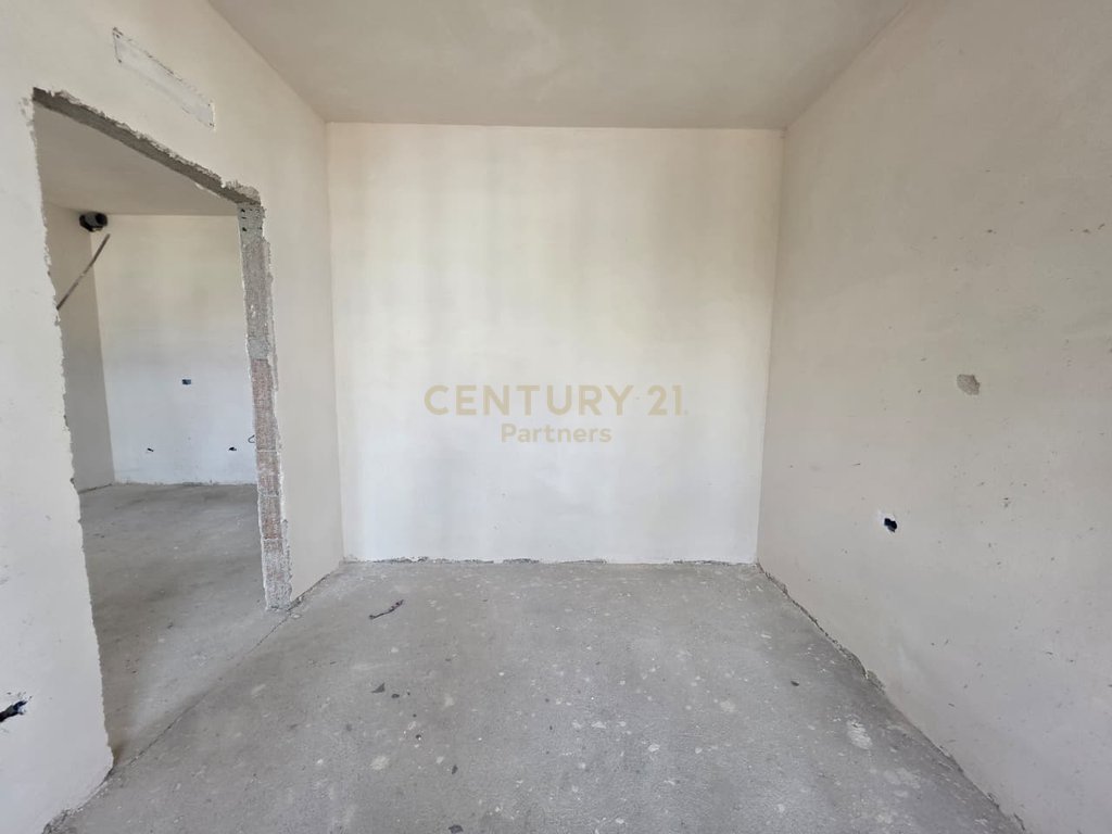 OKAZION!
SHITET APARTAMENT 1+1 TEK LAKE DIAMOND, LIQENI I THATE