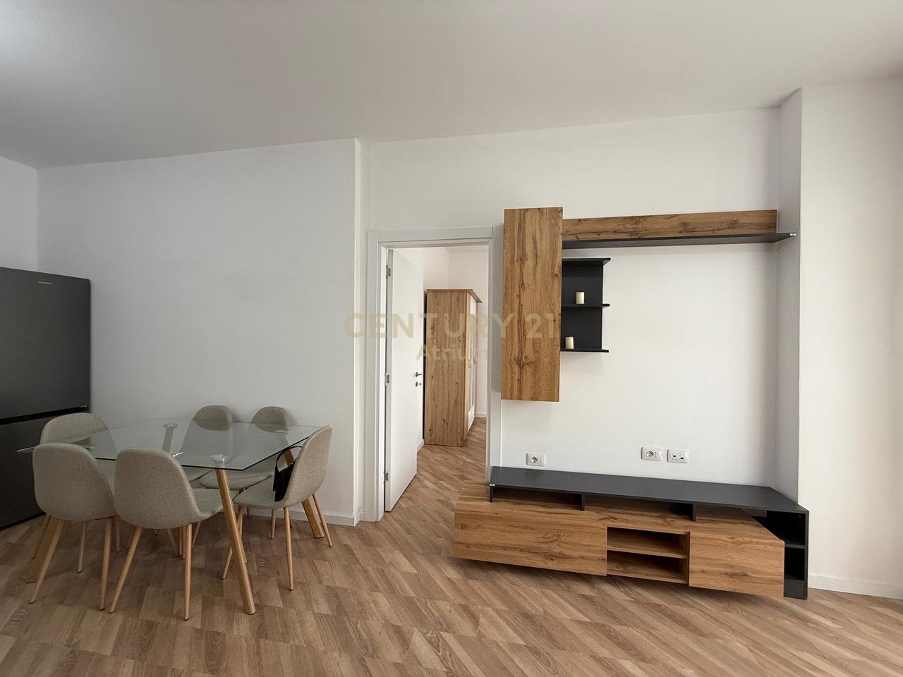 JEPET ME QIRA APARTAMENT 3+1+2+POST PARKIMI TEK UNIVERS CITY !