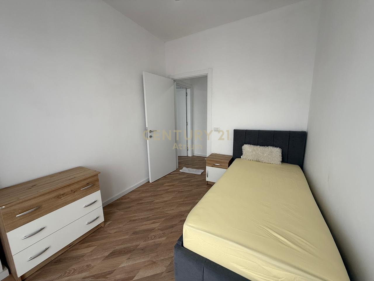 JEPET ME QIRA APARTAMENT 3+1+2+POST PARKIMI TEK UNIVERS CITY !