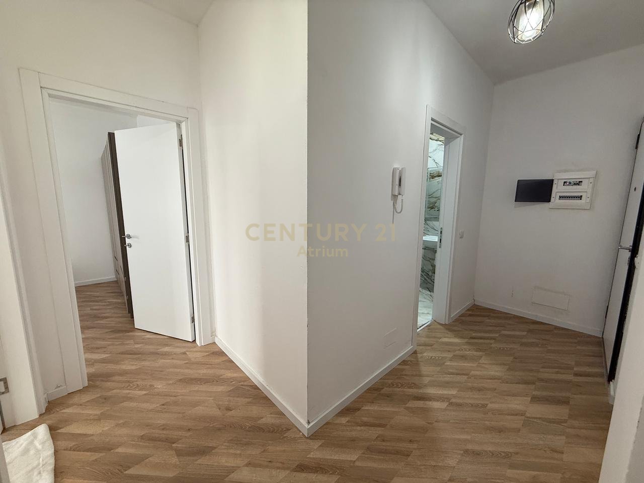 JEPET ME QIRA APARTAMENT 3+1+2+POST PARKIMI TEK UNIVERS CITY !