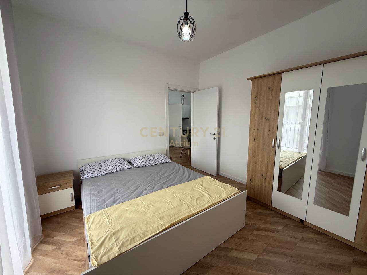 JEPET ME QIRA APARTAMENT 3+1+2+POST PARKIMI TEK UNIVERS CITY !