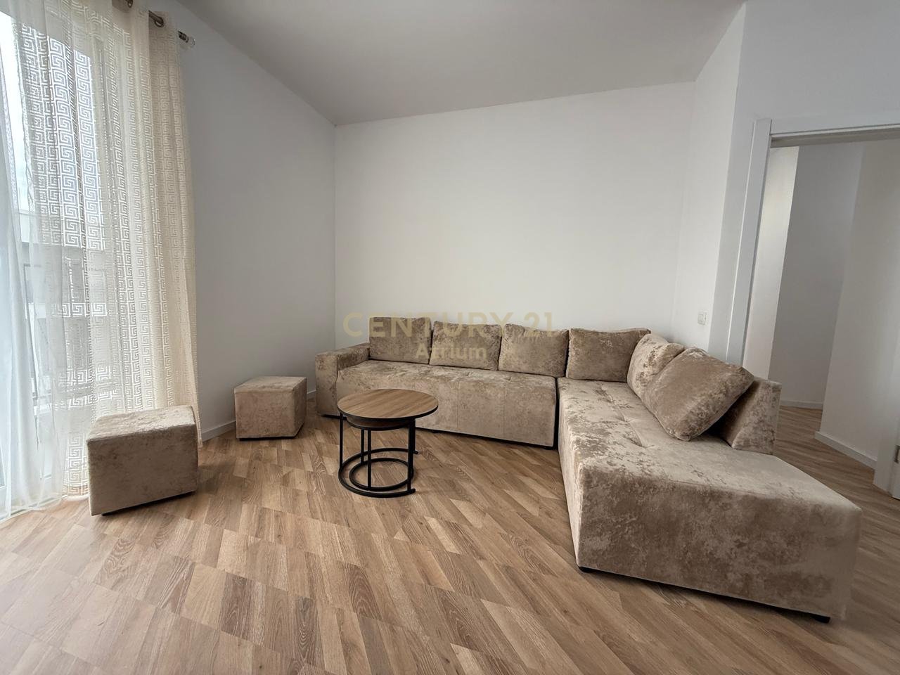 JEPET ME QIRA APARTAMENT 3+1+2+POST PARKIMI TEK UNIVERS CITY !
