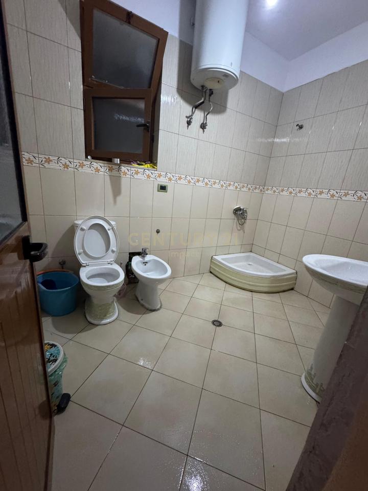 Apartament 2+1 Me  ambjent gatimi të veçuar për qira Tek Bulevardi i Ri Tiranë - 450€!