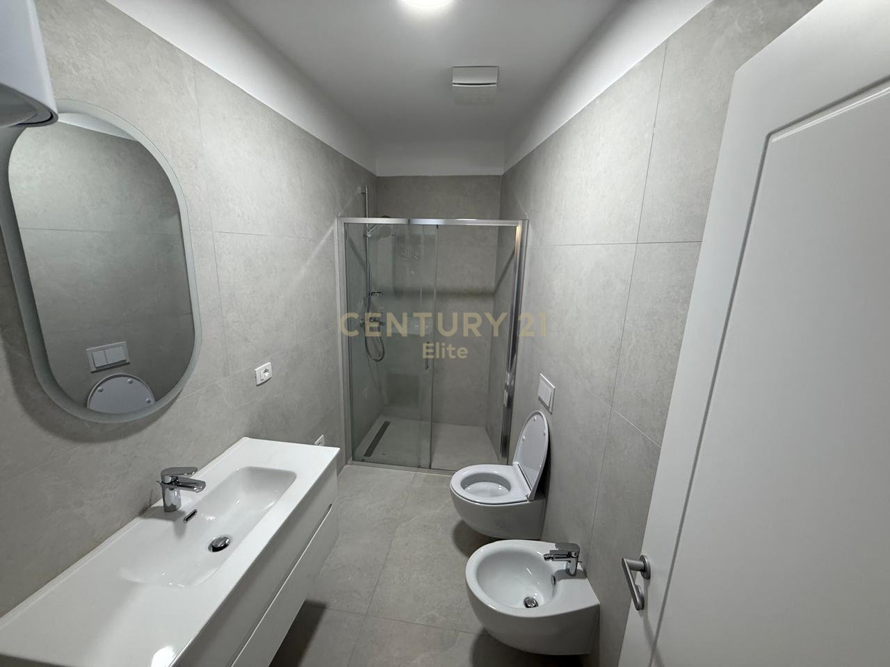 APARTMENT 3 + 1 + 3 FOR RENT NEAR JUVENILJA CASTELLO.