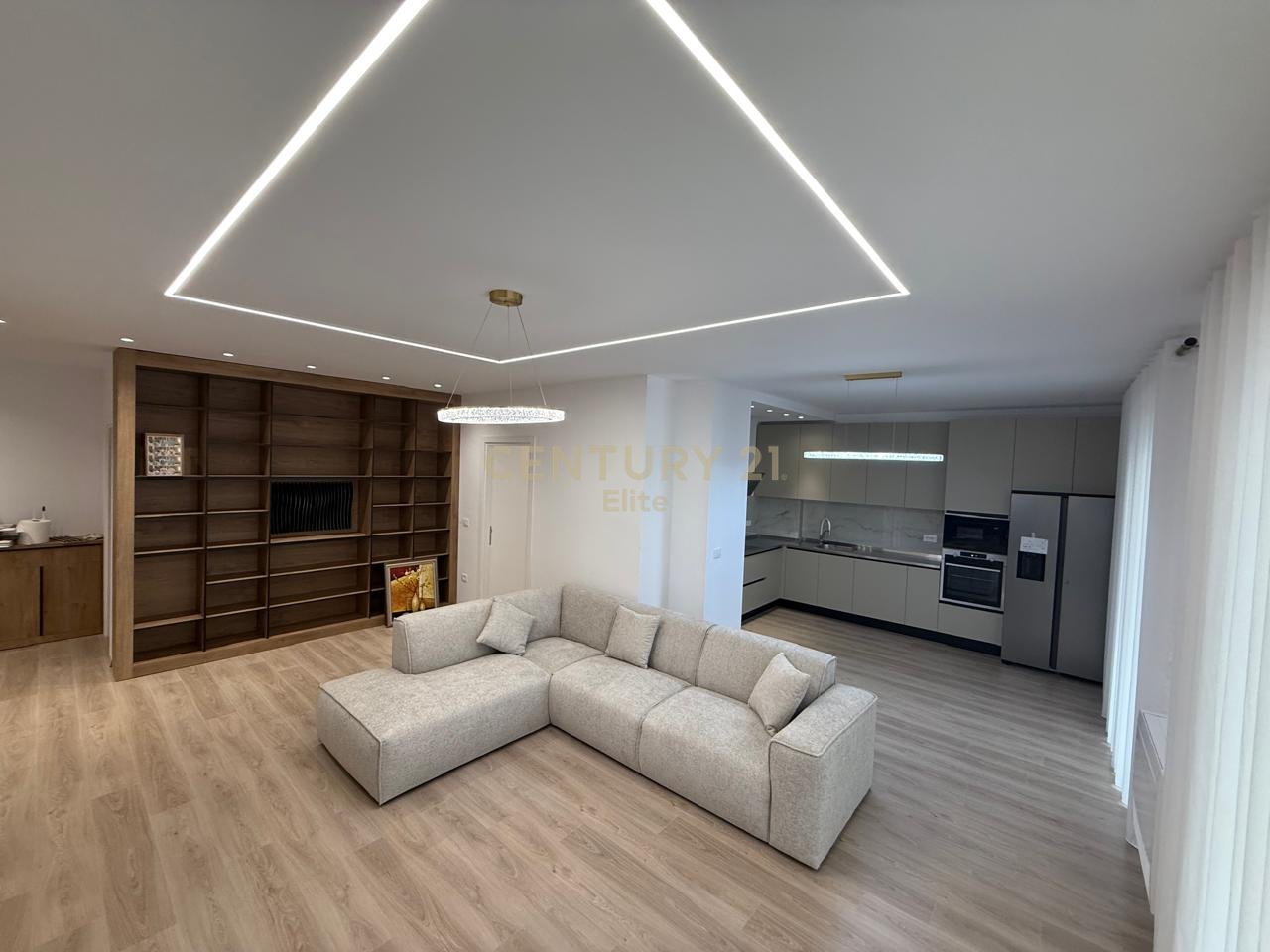 APARTMENT 3 + 1 + 3 FOR RENT NEAR JUVENILJA CASTELLO.