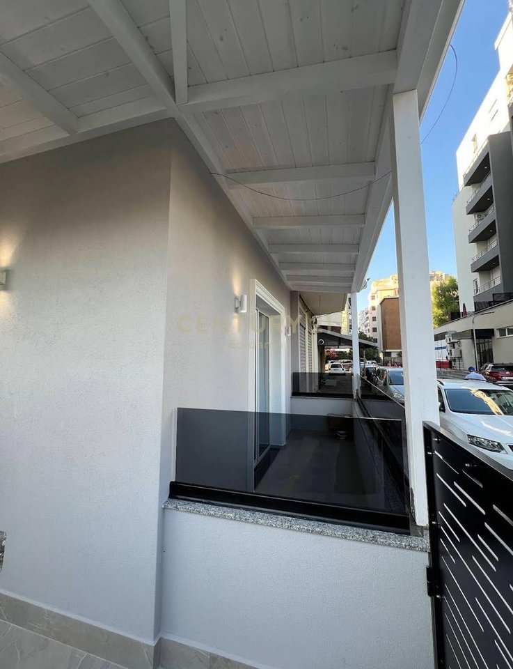 Shiten 2 Studio ne Plazh Iliria ,80 Metra larg Detit !!