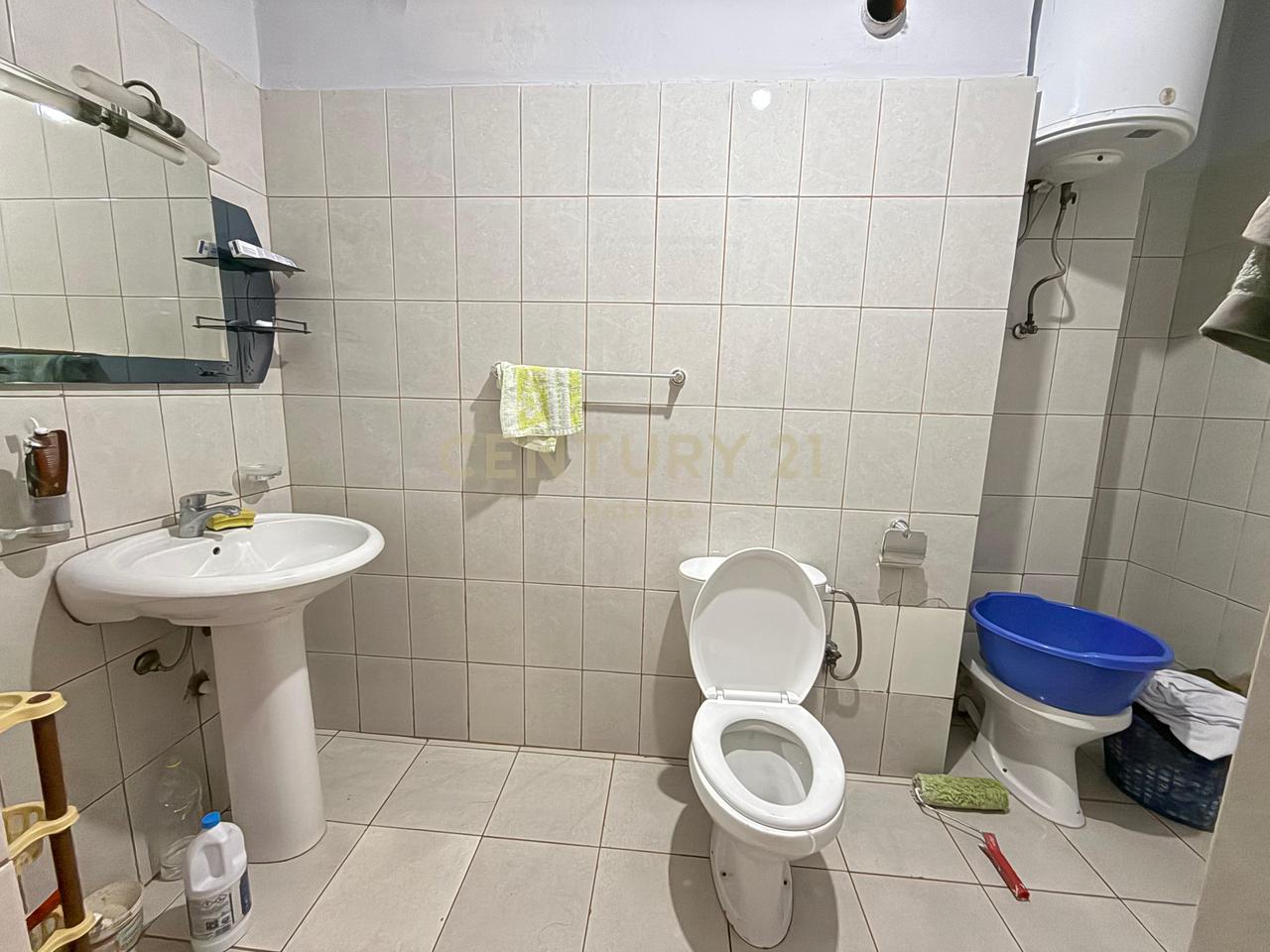 Shitet apartament 1+1 ne Fresk