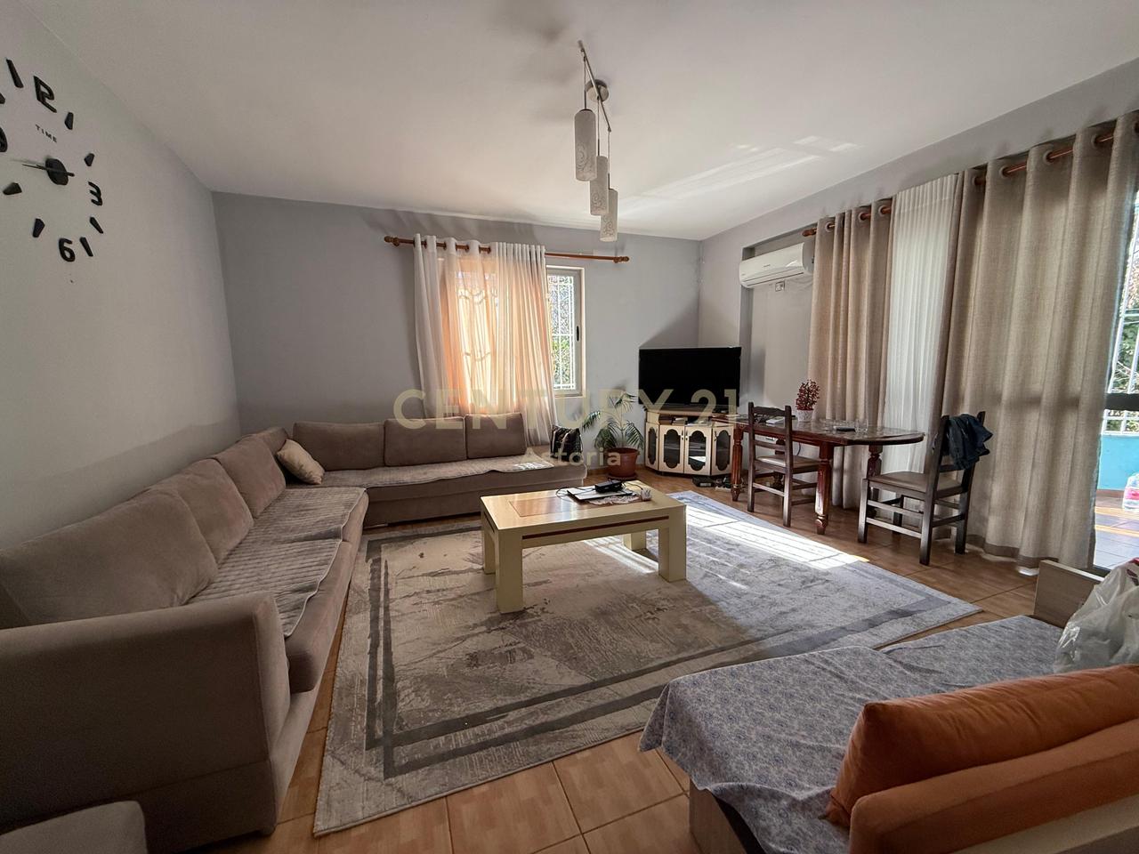 Shitet apartament 1+1 ne Fresk