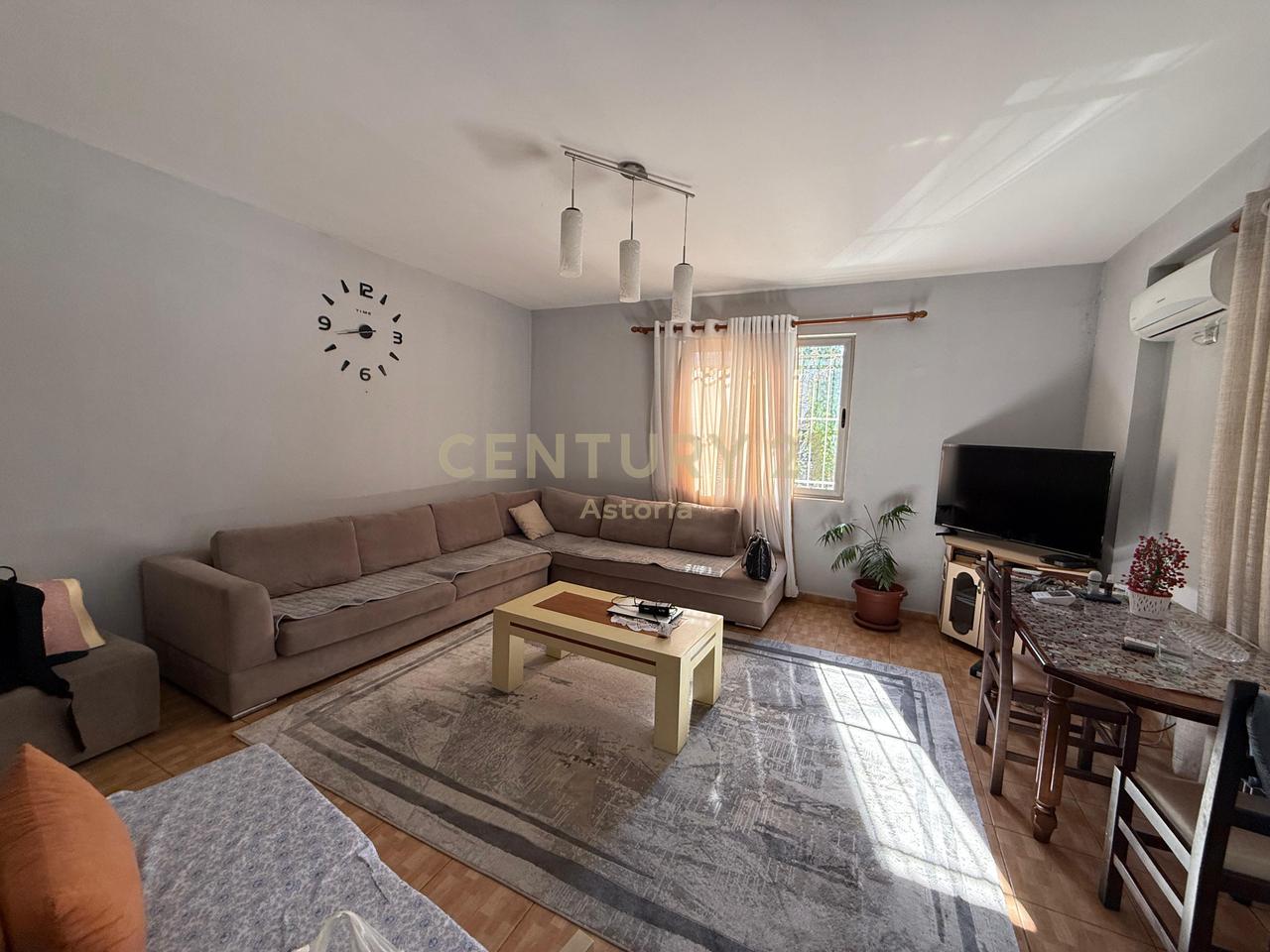 Shitet apartament 1+1 ne Fresk