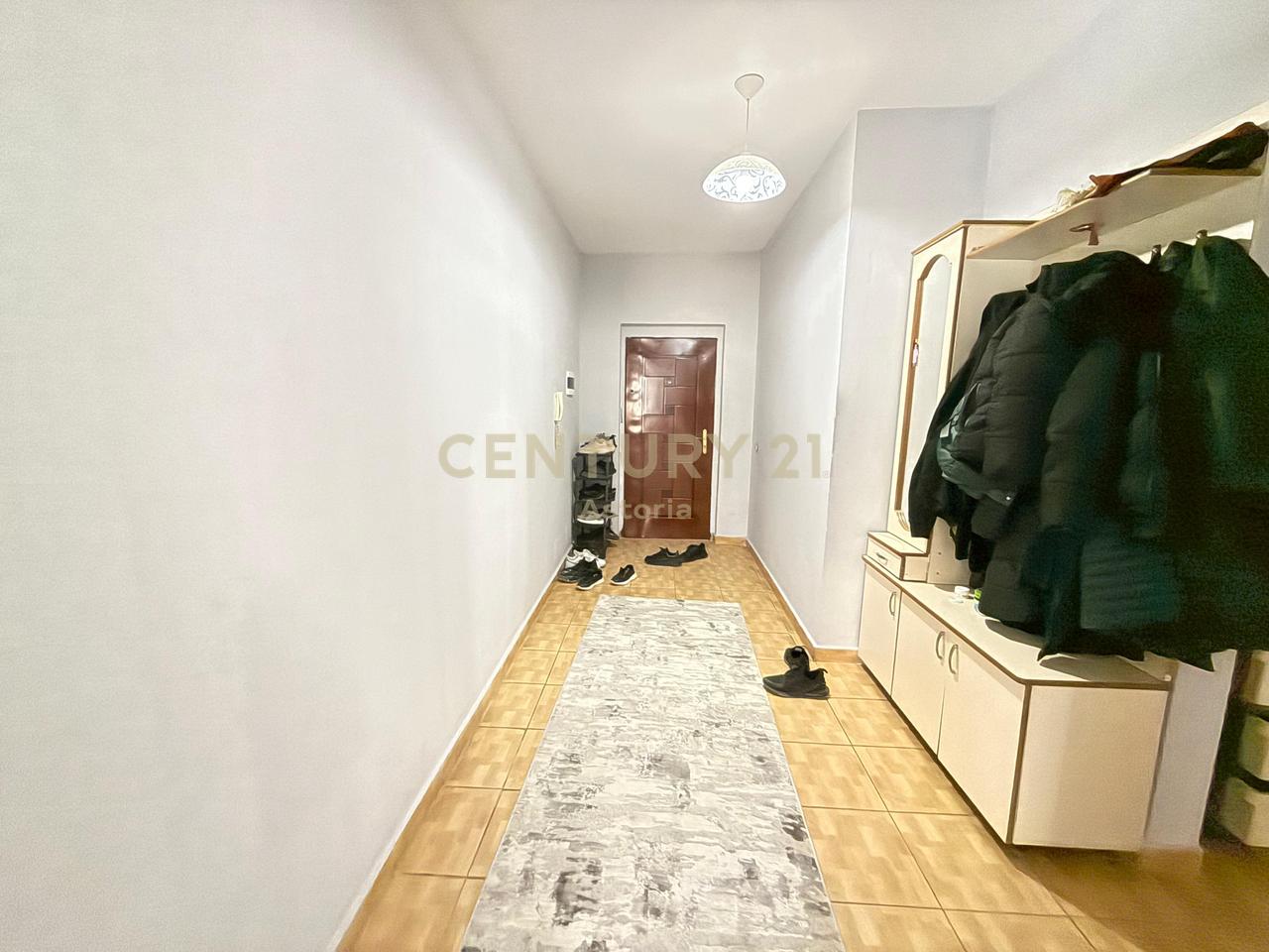 Shitet apartament 1+1 ne Fresk